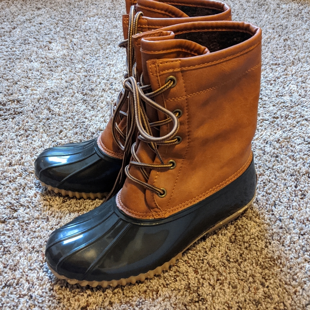 The Original Duck Boot. Women's size 6